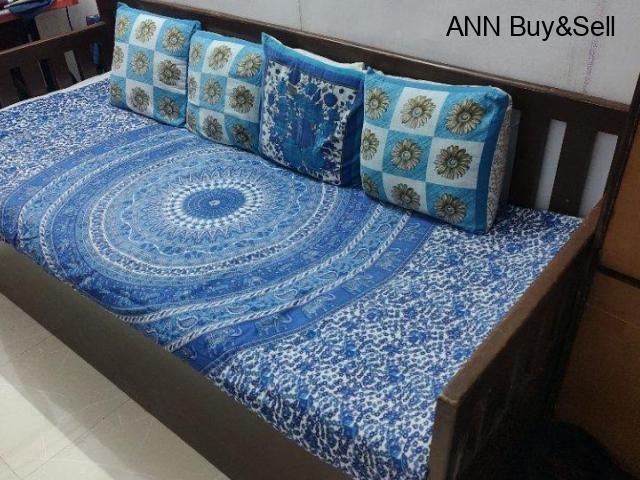 Diwan with storage