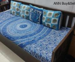 Diwan with storage